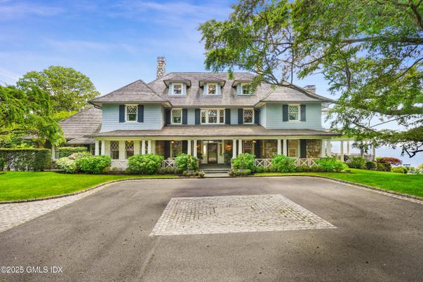 Exterior, Facade, American Foursquare
