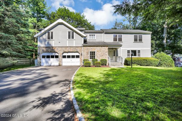Attached, Exterior, Facade, Brick Facade, Raised Ranch