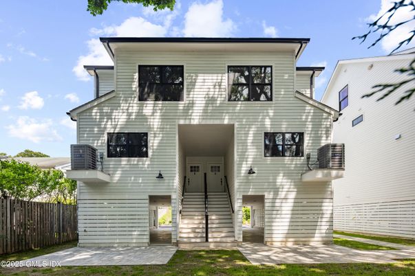 Exterior, Facade, Modern