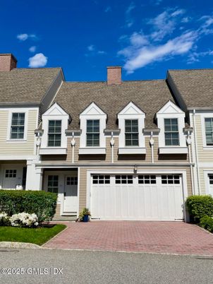 Attached, Exterior, Facade, Rowhouse