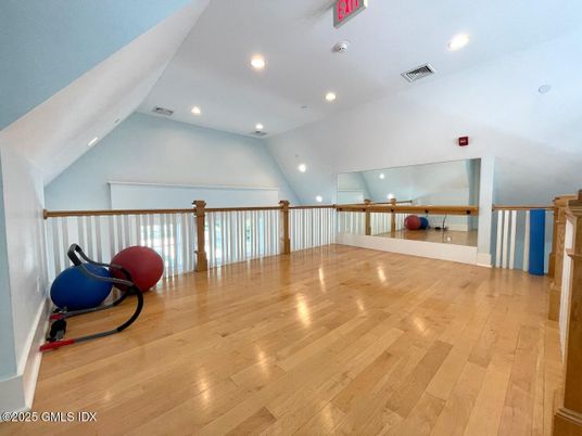 Fitness Equipment, Interior, Recessed Lighting, Wood Texture Flooring
