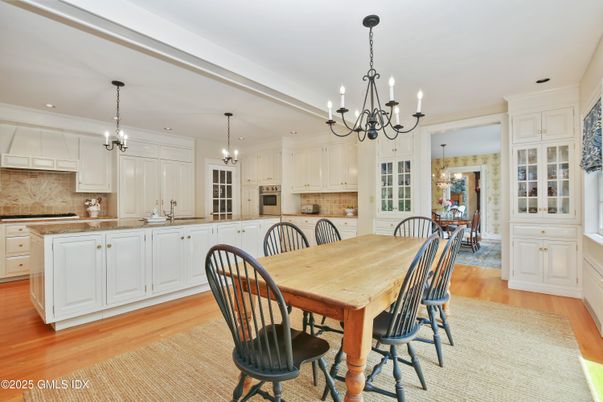Chandelier, Dining room, Interior, Kitchen, Pendant Lights, Recessed Lighting, Wood Texture Flooring