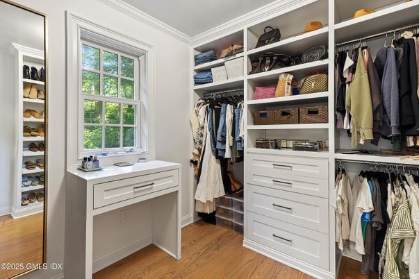 Interior, Walk-in Closets, Wood Texture Flooring