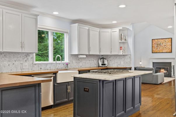 Fireplace, Interior, Kitchen, Recessed Lighting, Wood Texture Flooring