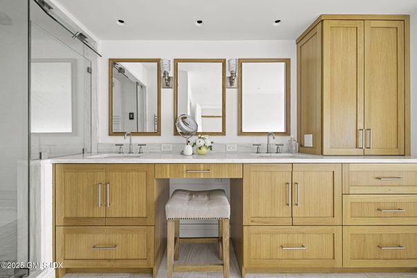 Bathroom, Dual Sink Vanities, Interior, Recessed Lighting