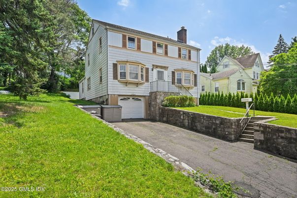 Attached, Backyard, Exterior, Facade, Georgian