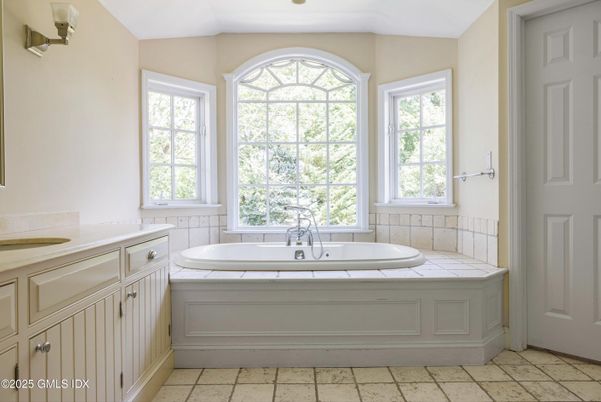 Bathroom, Interior, Tile Countertops