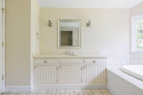 Bathroom, Interior, Tile Countertops