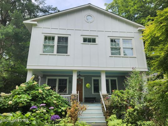 Exterior, Facade, Farmhouse