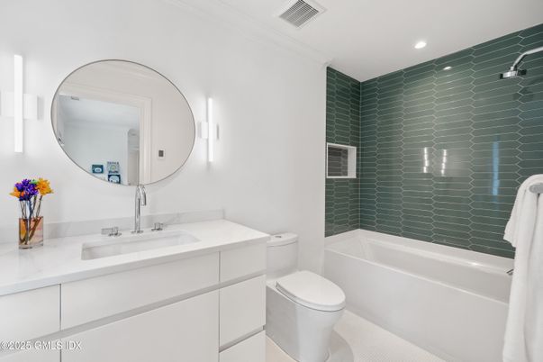 Bathroom, Interior, Recessed Lighting