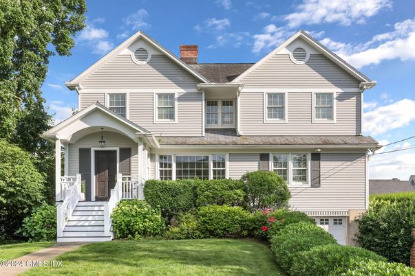 Attached, Exterior, Facade, Queen Anne Victorian