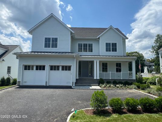 Attached, Exterior, Facade, Farmhouse