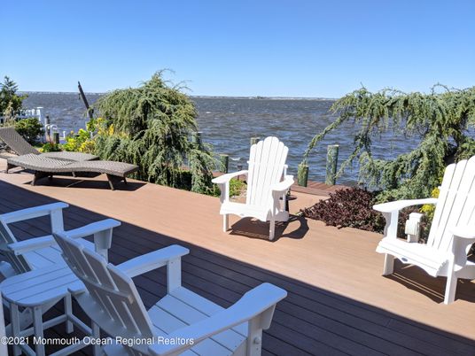 Exterior, Lake
