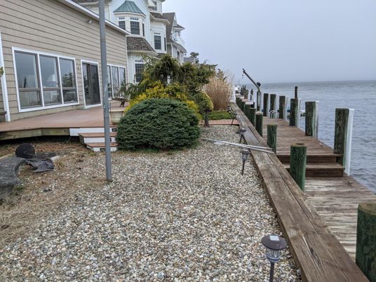 Exterior, Lake