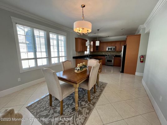 Chandelier, Dining room, Interior, Kitchen, Stainless Steel Appliances