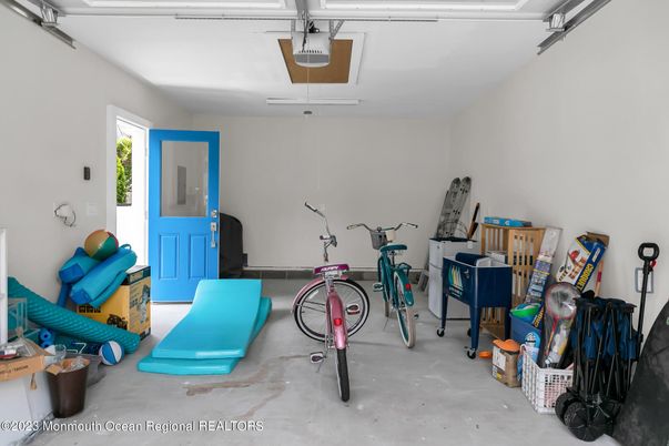 Garage, Interior