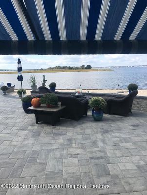 Exterior, Lake