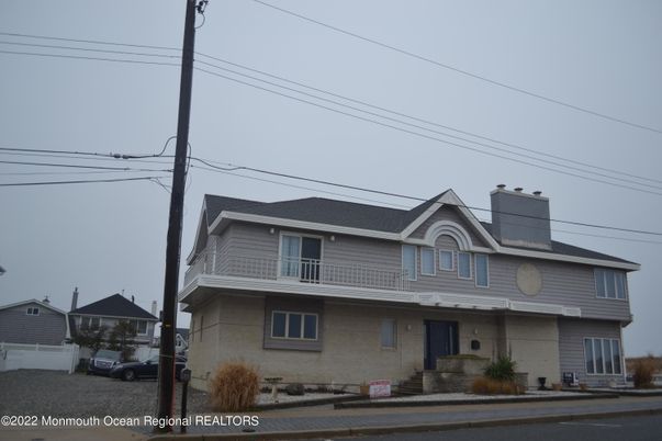 Exterior, Facade, Queen Anne Victorian