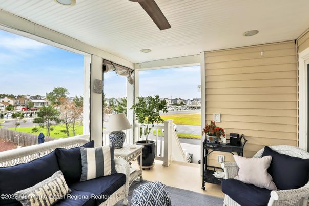 Interior, Living room, Recessed Lighting, Sun Room, Water