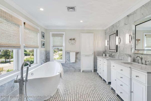 Bathroom, Dual Sink Vanities, Free Standing Baths, Interior, Recessed Lighting
