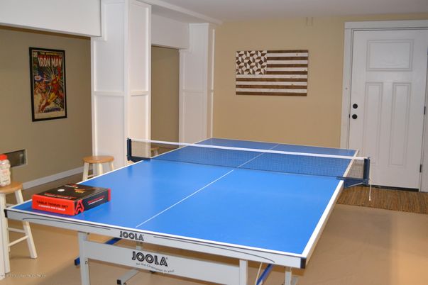 Game Room, Interior