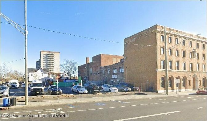 Exterior, Facade, Condo Building