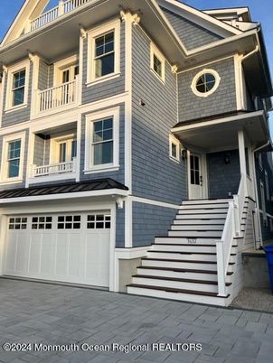 Attached, Exterior, Facade, Rowhouse
