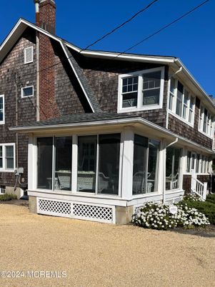 Exterior, Facade, Rowhouse