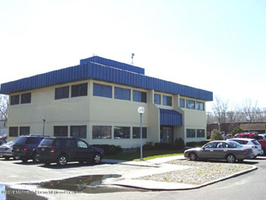 Exterior, Facade, Modern