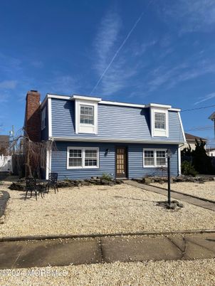 Exterior, Facade, Cape Cod