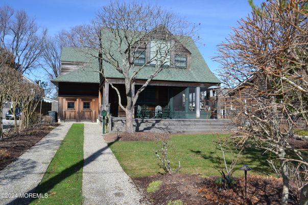 Backyard, Exterior, Facade, Queen Anne Victorian