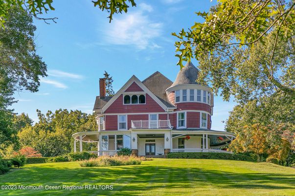 Backyard, Exterior, Facade, Queen Anne Victorian