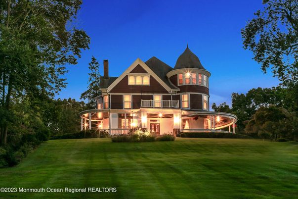 Backyard, Exterior, Facade, Queen Anne Victorian