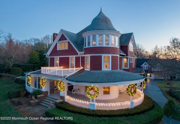 Backyard, Exterior, Facade, Queen Anne Victorian