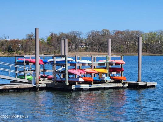 Exterior, Lake