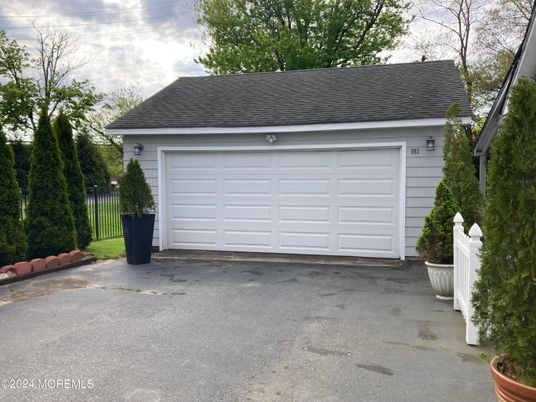 Detached Garage, Exterior