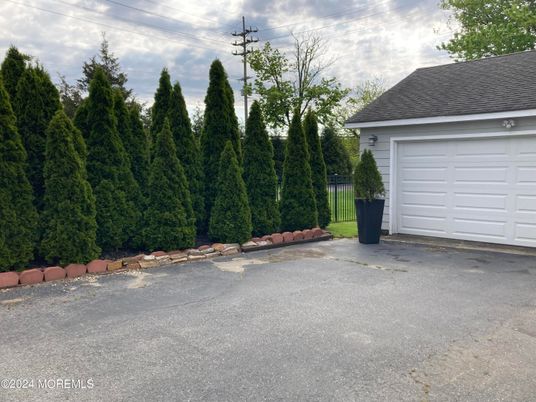 Detached Garage, Exterior