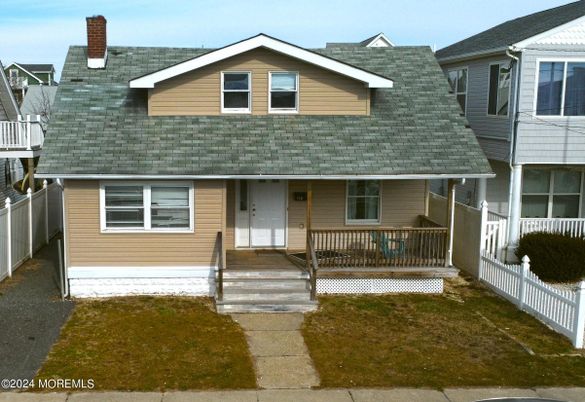 Exterior, Facade, Cape Cod