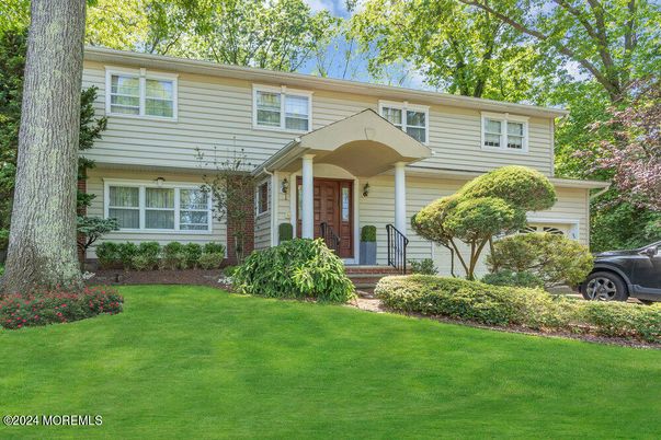 Attached, Exterior, Facade, Brick Facade, Raised Ranch
