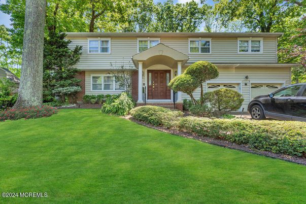 Attached, Exterior, Facade, Brick Facade, Raised Ranch