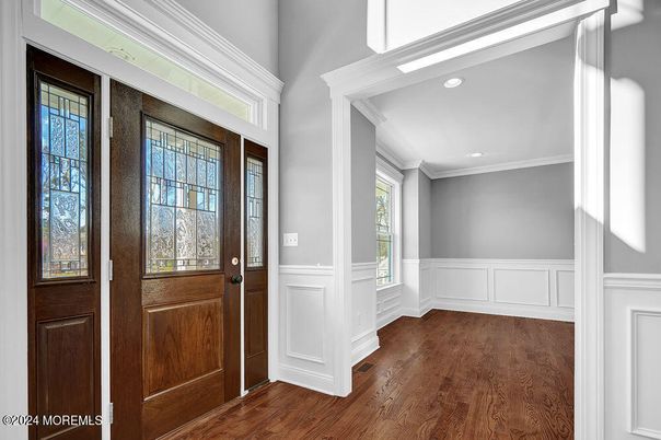 Interior, Recessed Lighting, Wood Texture Flooring