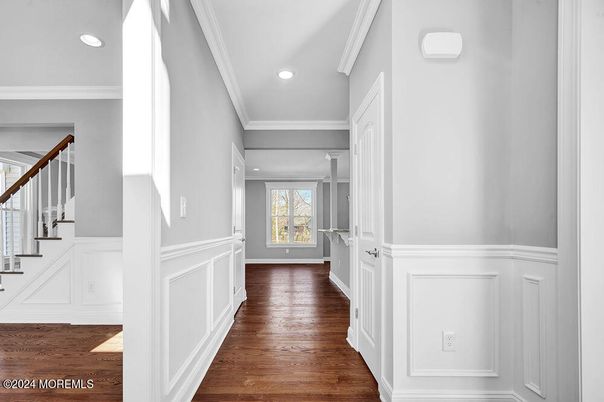 Interior, Recessed Lighting, Wood Texture Flooring