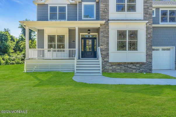 Attached, Exterior, Facade, Farmhouse