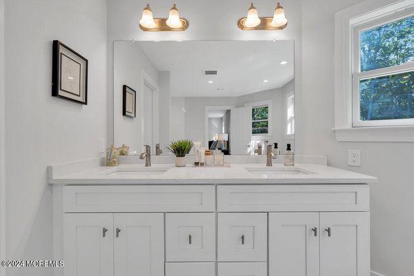Bathroom, Dual Sink Vanities, Interior, Recessed Lighting