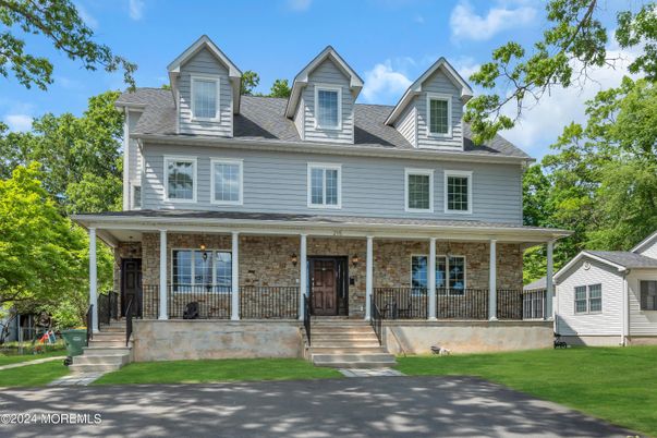 Exterior, Facade, American Foursquare