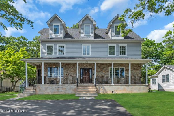 Exterior, Facade, American Foursquare