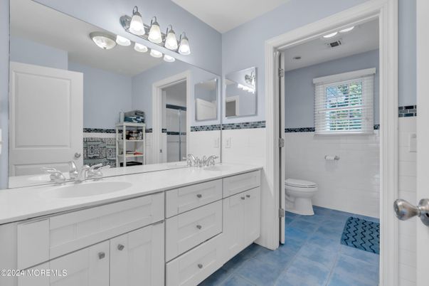 Bathroom, Dual Sink Vanities, Interior