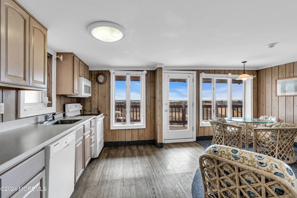 Dining room, Interior, Kitchen, Pendant Lights, Wood Texture Flooring
