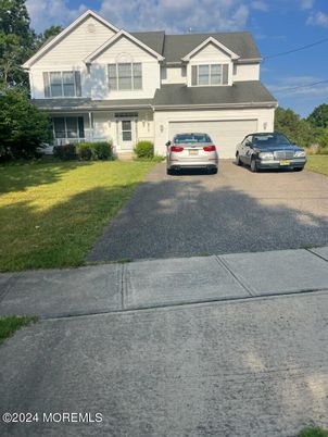 Attached, Exterior, Facade, Farmhouse