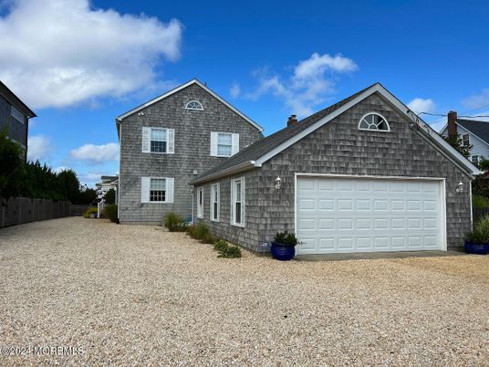 Attached, Exterior, Facade, Brick Traditional